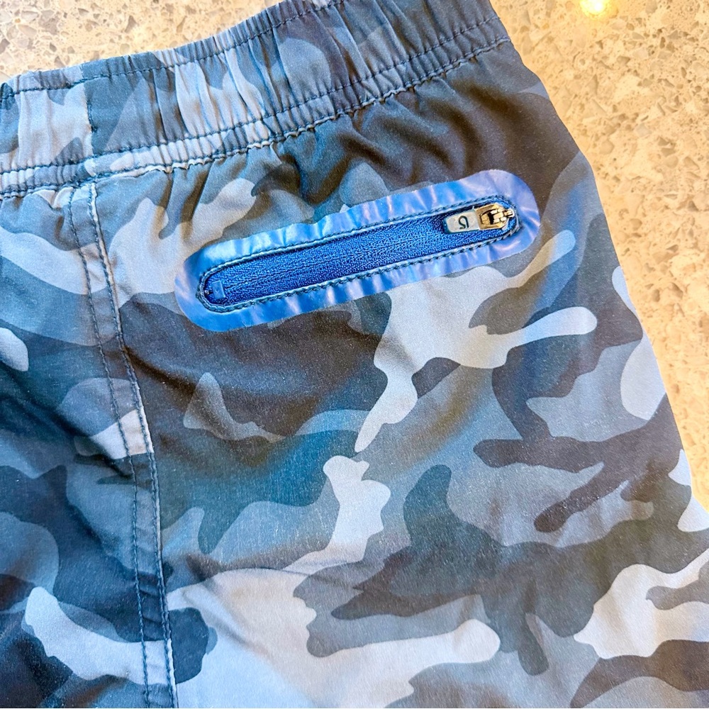 Gap Blue Camouflage Hybrid Sports Short- YXS - Picture 6 of 8
